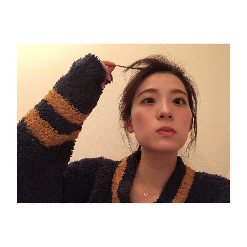 郡司恭子さんのインスタグラム写真 - (郡司恭子Instagram)「* 憧れのオールアップまで、あと少し！🤏💦  伸ばしても伸ばしても、 前髪が半端な長さなのは なんでだろう？？😂💔  #前髪伸ばし中  #前髪なし #どうしたらいいの」2月18日 20時50分 - kyoko_gunji