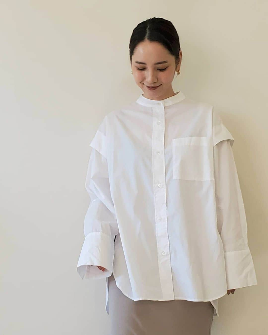 CHIHARUさんのインスタグラム写真 - (CHIHARUInstagram)「こゆ白シャツ好き🤤 ノーカラーのシャツやシャツワンピが大好物なのです😚  #lavishgate #ノーカラーシャツ #白シャツ」2月18日 20時58分 - 10090725c
