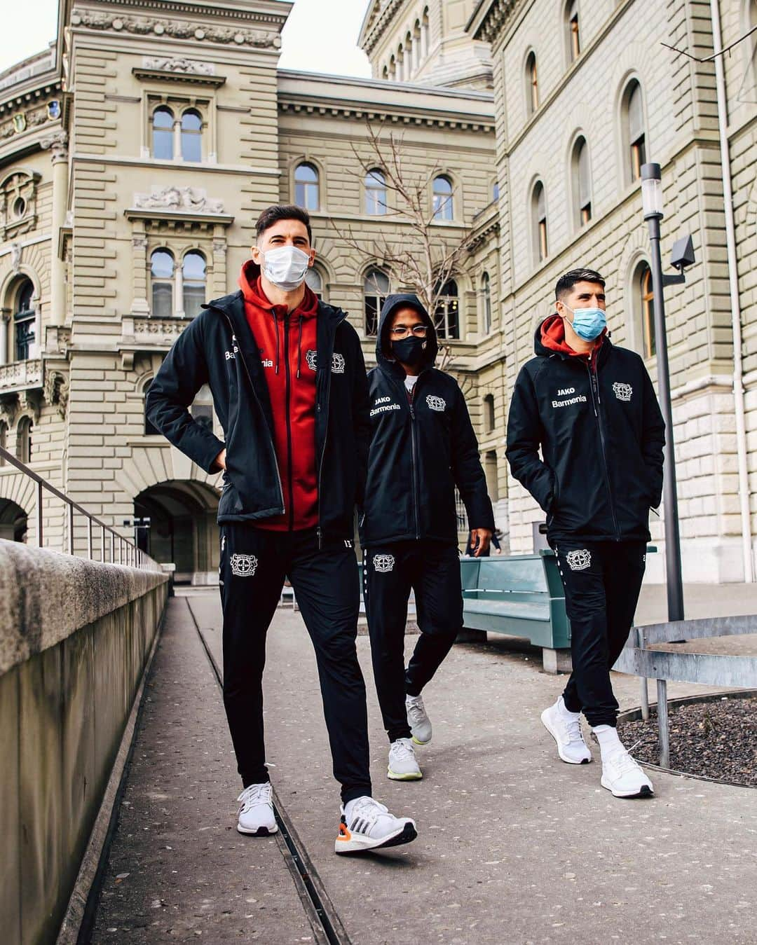 バイエル・レバークーゼンさんのインスタグラム写真 - (バイエル・レバークーゼンInstagram)「Little walk through Bern 🇨🇭 👀  #YBB04 #UEL」2月18日 20時58分 - bayer04fussball