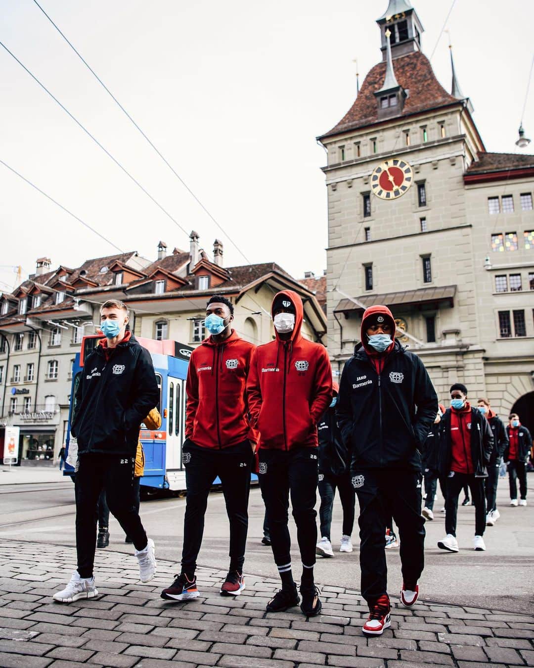 バイエル・レバークーゼンさんのインスタグラム写真 - (バイエル・レバークーゼンInstagram)「Little walk through Bern 🇨🇭 👀  #YBB04 #UEL」2月18日 20時58分 - bayer04fussball
