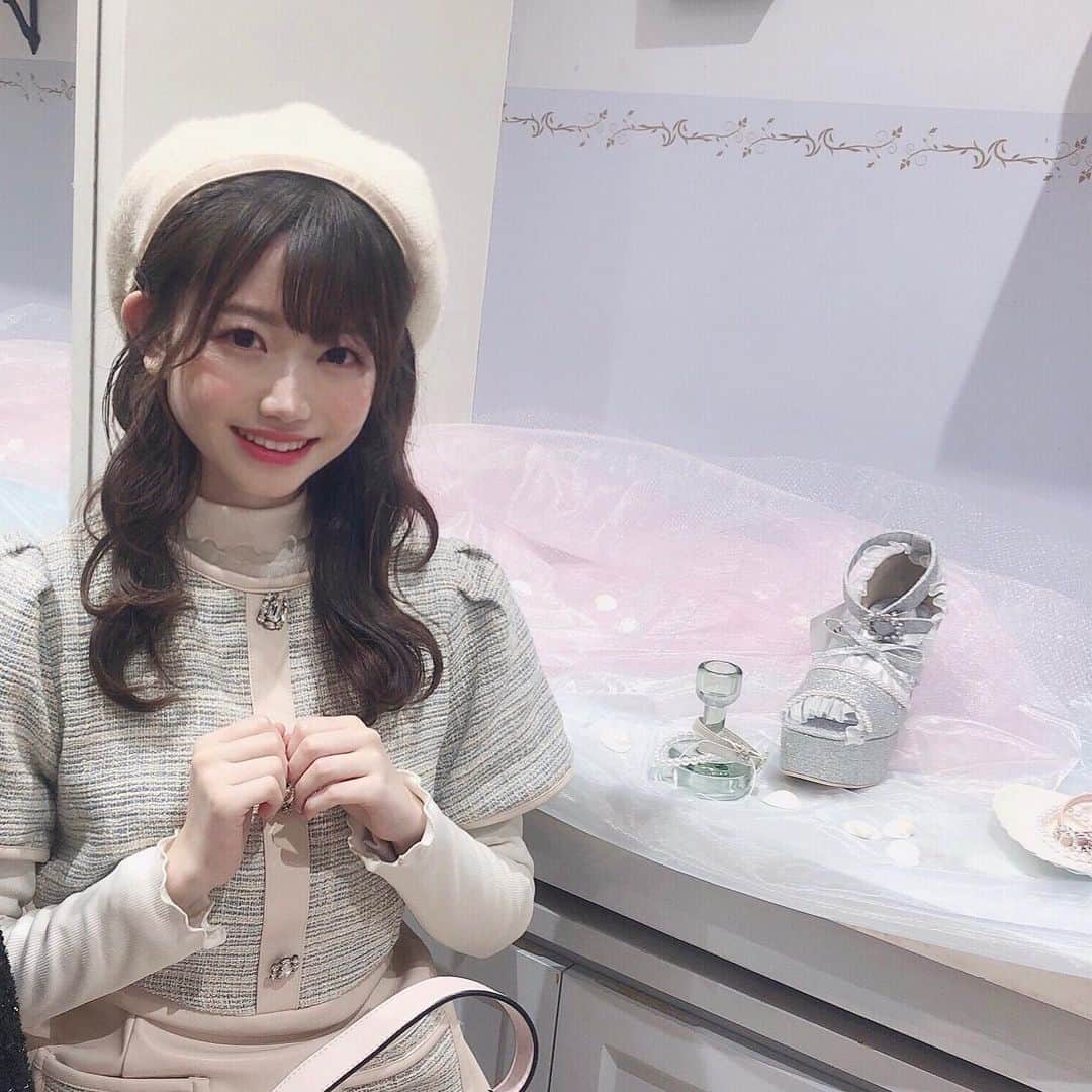 本田依里佳のインスタグラム：「@swankiss_official 🦢🤍 ・ #Swankiss さんの展示会にご招待頂きました🎀 ・ このワンピースもスワンキスさんのものです🐇 夏服も可愛すぎました🥺☁️ 貝がらや海をモチーフにした会場の装飾も夏らしくてとっても素敵でした❕🐚 ・ 注文させて頂いたお洋服が届くのが楽しみです！ ありがとうございました🙇‍♀️ #swankiss展示会 #スワンキス」