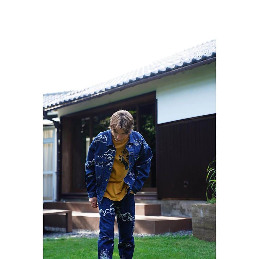橘昌吾のインスタグラム：「mindseeker 2021ss ［inspiration］﻿ ﻿ photograph @yuyatakahashi.monster ﻿ hair & make @motooka_akihiro ﻿ direction & styling @shogo_tachibana ﻿ model @nikita__0709 ﻿ ﻿ #mindseeker #2021ss #inspiration」