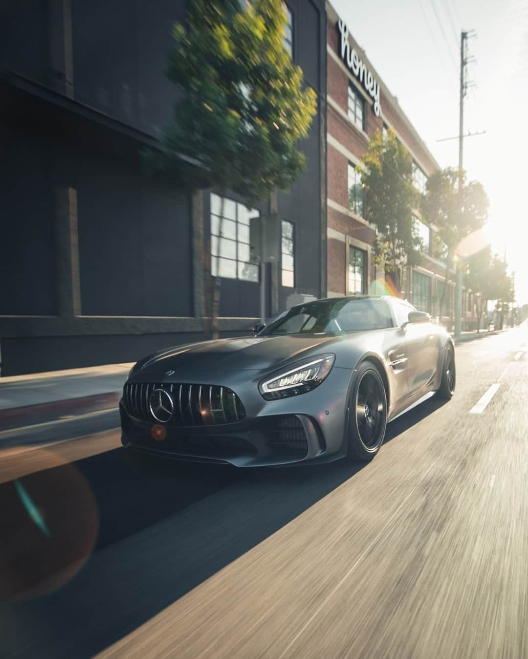 Mercedes AMGのインスタグラム：「[Kraftstoffverbrauch kombiniert: 13,1 l/100 km | CO₂-Emissionen kombiniert: 299 g/km | amg4.me/efficiency-statement | Mercedes-AMG GT R Coupé]  Be one with the street.   📷 @jacob   #DrivingPerformance #MercedesAMG #GTR #AMGspirit」