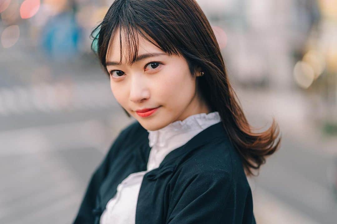末井櫻子のインスタグラム：「昨日今日とめちゃくちゃ寒かった🤧 ． ． 今朝実家から雪を食べてる愛犬の動画が送られてきました😹❄️笑 ． ． たしかこの写真を撮影した日もめちゃくちゃ寒かった記憶が🥸 ． ．  @photoby_yuki 🙏🏻🌸」