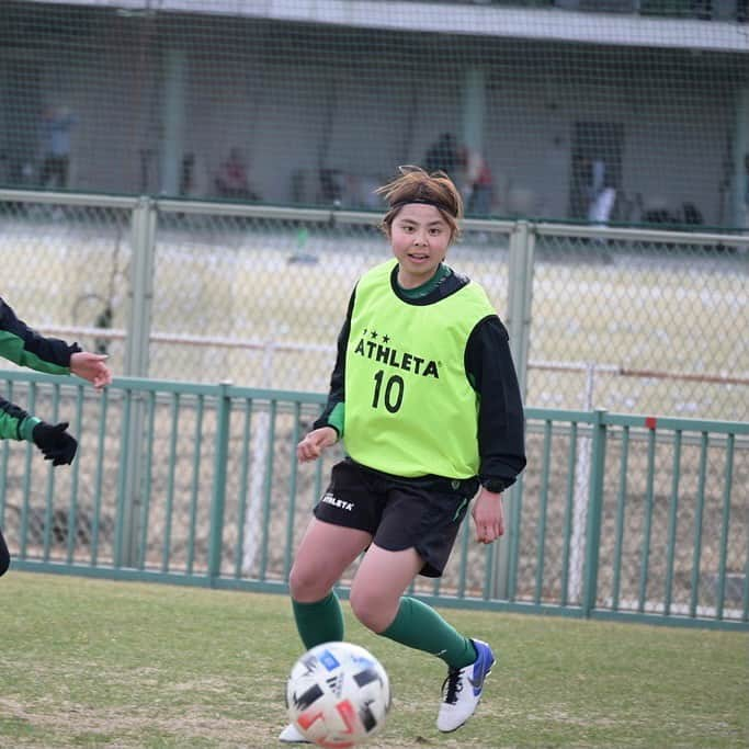 東京ヴェルディさんのインスタグラム写真 - (東京ヴェルディInstagram)「本日のトレーニングの様子をお届けします👸⚽️﻿ 永田ヘッドコーチが実際にボールを蹴って指導する場面やミニゲームまで、本日も最後まで元気いっぱいな女王たちでした。﻿ ﻿ ﻿ ﻿ ﻿ #beleza #ベレーザ﻿ #日テレベレーザ﻿ #日テレ東京ヴェルディベレーザ﻿ #東京﻿ #tokyo﻿ #清水梨紗﻿  #岩清水梓﻿ #インスタ始めました🔰   #永田雅人﻿ #三浦成美﻿ #木下桃香 #伊藤彩羅﻿ #岩﨑心南﻿ #小林里歌子」2月18日 21時01分 - tokyo_verdy