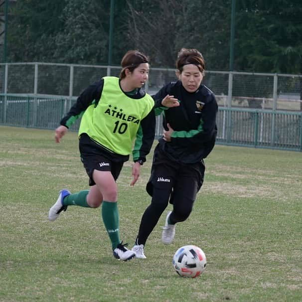 東京ヴェルディさんのインスタグラム写真 - (東京ヴェルディInstagram)「本日のトレーニングの様子をお届けします👸⚽️﻿ 永田ヘッドコーチが実際にボールを蹴って指導する場面やミニゲームまで、本日も最後まで元気いっぱいな女王たちでした。﻿ ﻿ ﻿ ﻿ ﻿ #beleza #ベレーザ﻿ #日テレベレーザ﻿ #日テレ東京ヴェルディベレーザ﻿ #東京﻿ #tokyo﻿ #清水梨紗﻿  #岩清水梓﻿ #インスタ始めました🔰   #永田雅人﻿ #三浦成美﻿ #木下桃香 #伊藤彩羅﻿ #岩﨑心南﻿ #小林里歌子」2月18日 21時01分 - tokyo_verdy