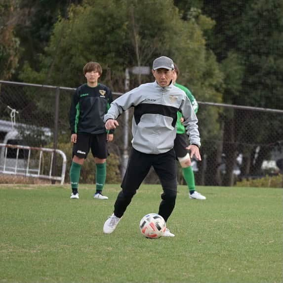 東京ヴェルディさんのインスタグラム写真 - (東京ヴェルディInstagram)「本日のトレーニングの様子をお届けします👸⚽️﻿ 永田ヘッドコーチが実際にボールを蹴って指導する場面やミニゲームまで、本日も最後まで元気いっぱいな女王たちでした。﻿ ﻿ ﻿ ﻿ ﻿ #beleza #ベレーザ﻿ #日テレベレーザ﻿ #日テレ東京ヴェルディベレーザ﻿ #東京﻿ #tokyo﻿ #清水梨紗﻿  #岩清水梓﻿ #インスタ始めました🔰   #永田雅人﻿ #三浦成美﻿ #木下桃香 #伊藤彩羅﻿ #岩﨑心南﻿ #小林里歌子」2月18日 21時01分 - tokyo_verdy