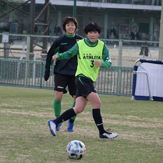 東京ヴェルディさんのインスタグラム写真 - (東京ヴェルディInstagram)「本日のトレーニングの様子をお届けします👸⚽️﻿ 永田ヘッドコーチが実際にボールを蹴って指導する場面やミニゲームまで、本日も最後まで元気いっぱいな女王たちでした。﻿ ﻿ ﻿ ﻿ ﻿ #beleza #ベレーザ﻿ #日テレベレーザ﻿ #日テレ東京ヴェルディベレーザ﻿ #東京﻿ #tokyo﻿ #清水梨紗﻿  #岩清水梓﻿ #インスタ始めました🔰   #永田雅人﻿ #三浦成美﻿ #木下桃香 #伊藤彩羅﻿ #岩﨑心南﻿ #小林里歌子」2月18日 21時01分 - tokyo_verdy