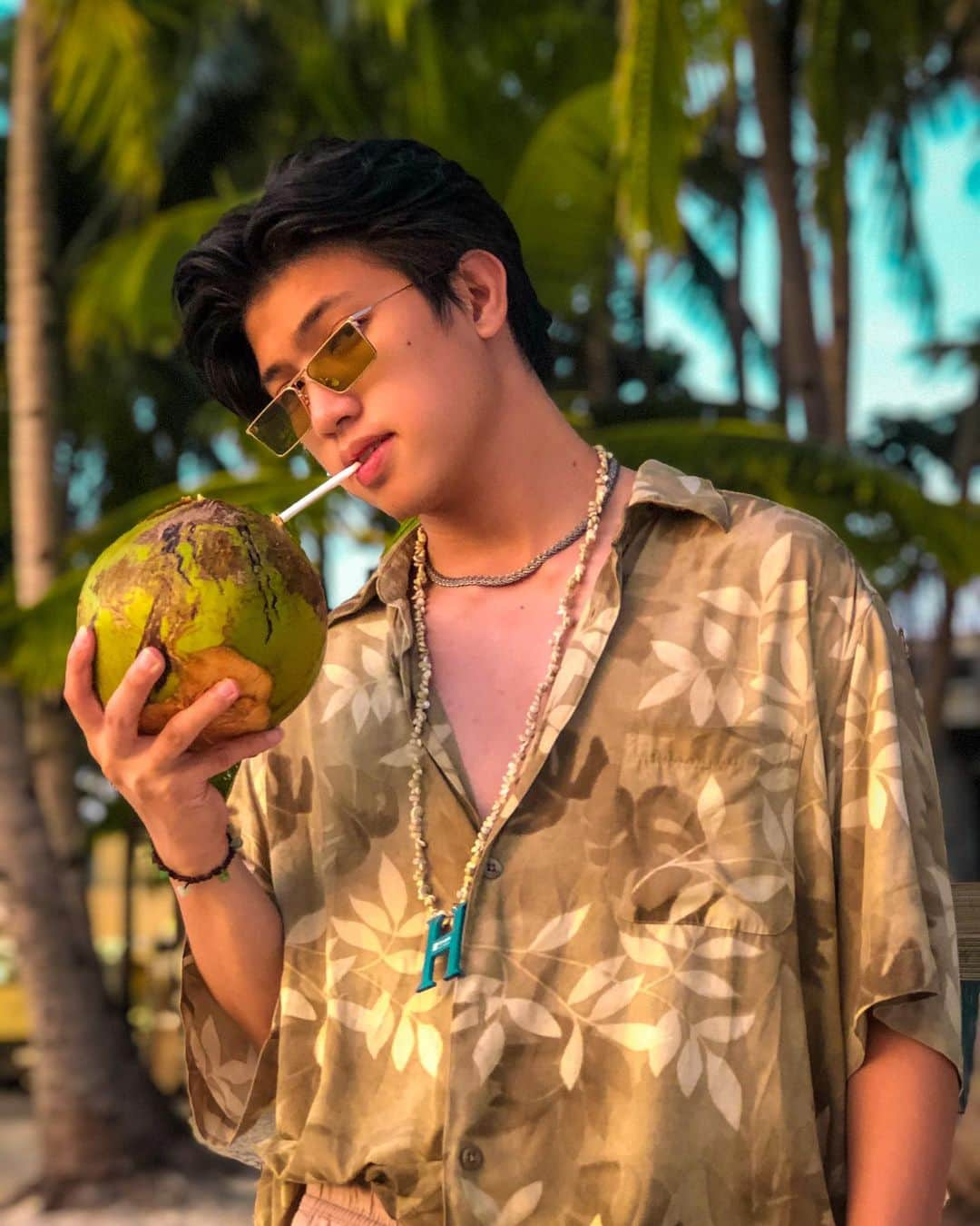 Ranz Kyleさんのインスタグラム写真 - (Ranz KyleInstagram)「Hakuna matata 🌴🥥  😎: @gentlemonster」2月18日 21時01分 - ranzkyle