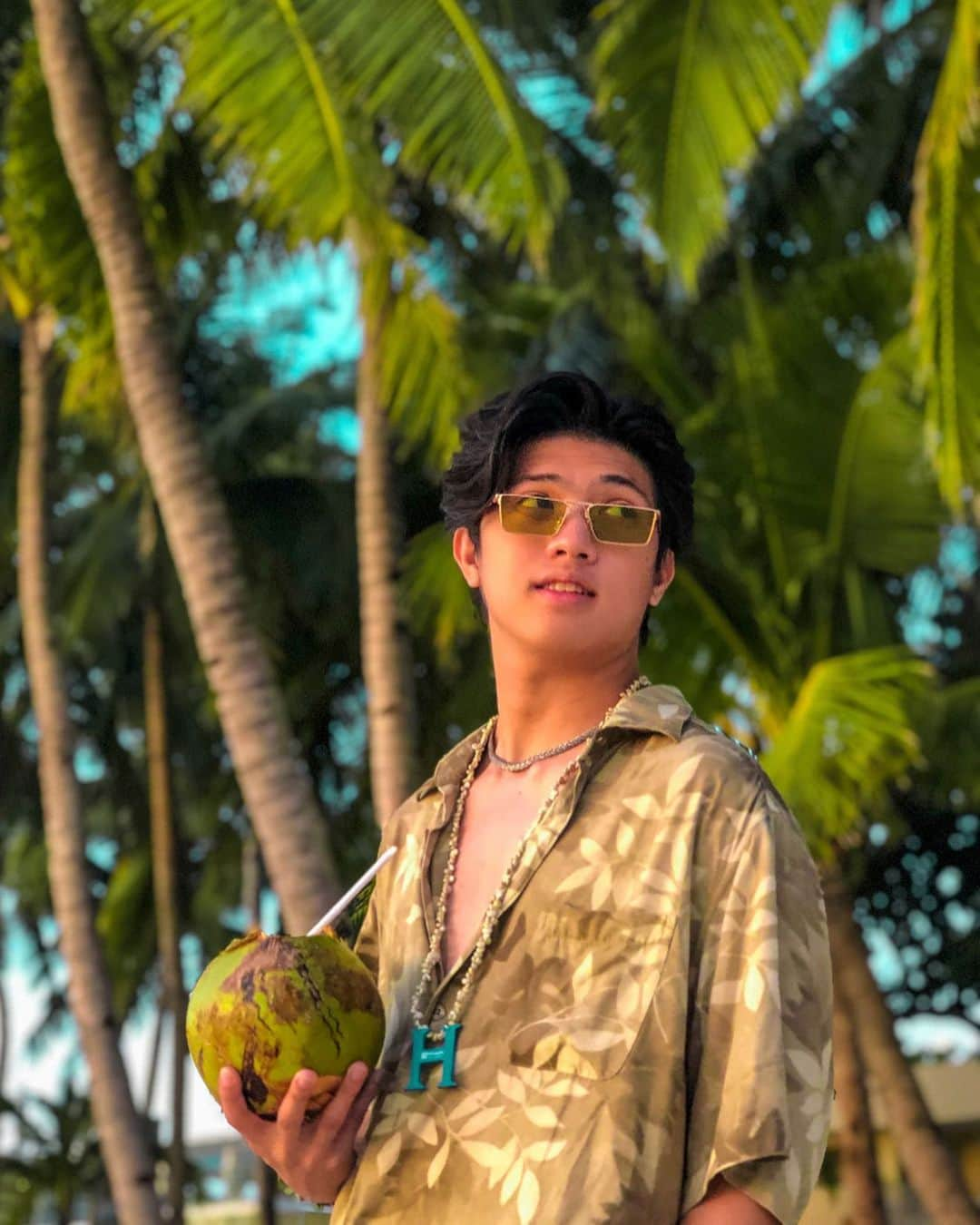 Ranz Kyleさんのインスタグラム写真 - (Ranz KyleInstagram)「Hakuna matata 🌴🥥  😎: @gentlemonster」2月18日 21時01分 - ranzkyle