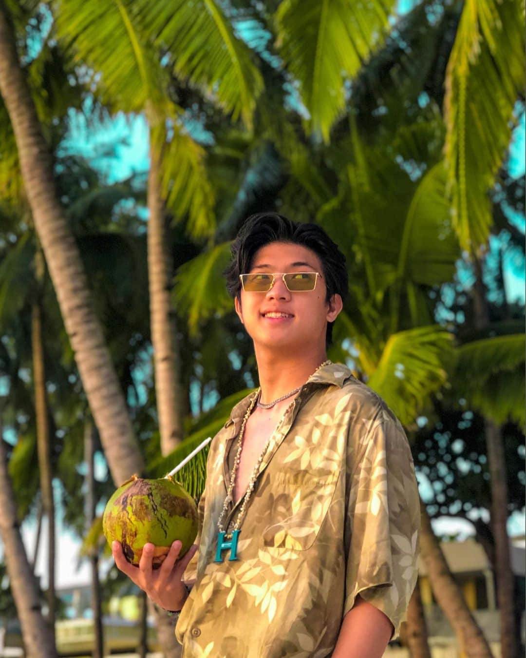 Ranz Kyleさんのインスタグラム写真 - (Ranz KyleInstagram)「Hakuna matata 🌴🥥  😎: @gentlemonster」2月18日 21時01分 - ranzkyle