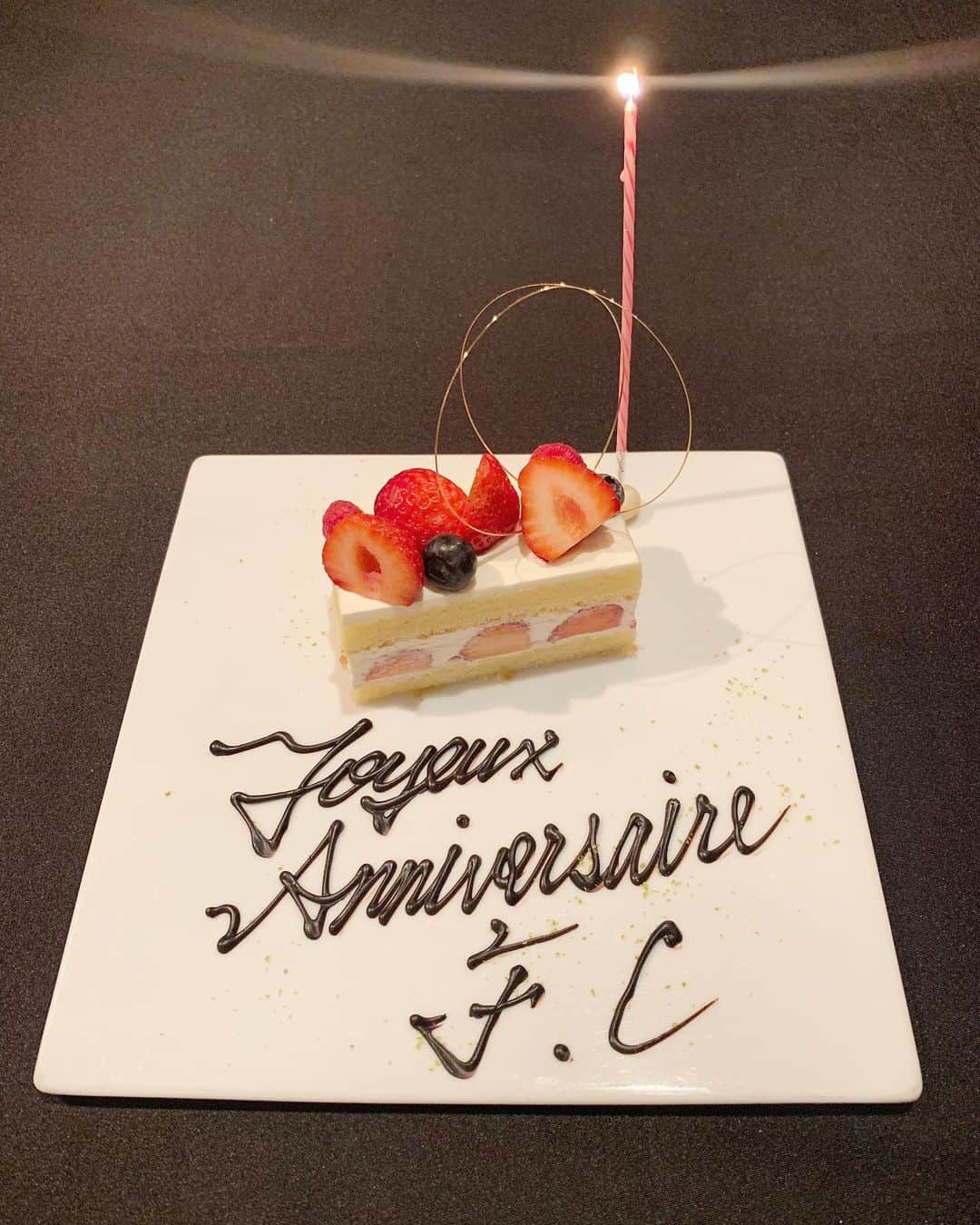 佐々木千紘さんのインスタグラム写真 - (佐々木千紘Instagram)「前日の誕生日と記念日の日🎀💓17時〜19時の早めのディナー🍽最近、納豆卵かけご飯ばかり食べていたので😂❣️とても有意義な時間でした❤︎連れて行ってくれてありがとう🙏🏻✨結婚式以来に行きましたが素晴らしいお店🙇‍♀️💞このデザートが結婚式の時にあったらこれにしたかったな🌱🌿🍐  .  本日も来て下さいました皆様ありがとうございました✂︎❤︎✨皆様の期待に添えるよう明日からも頑張りますのでよろしくお願い致します🎀🌸💕  .  #joelrobuchon」2月18日 21時11分 - chipisasaki