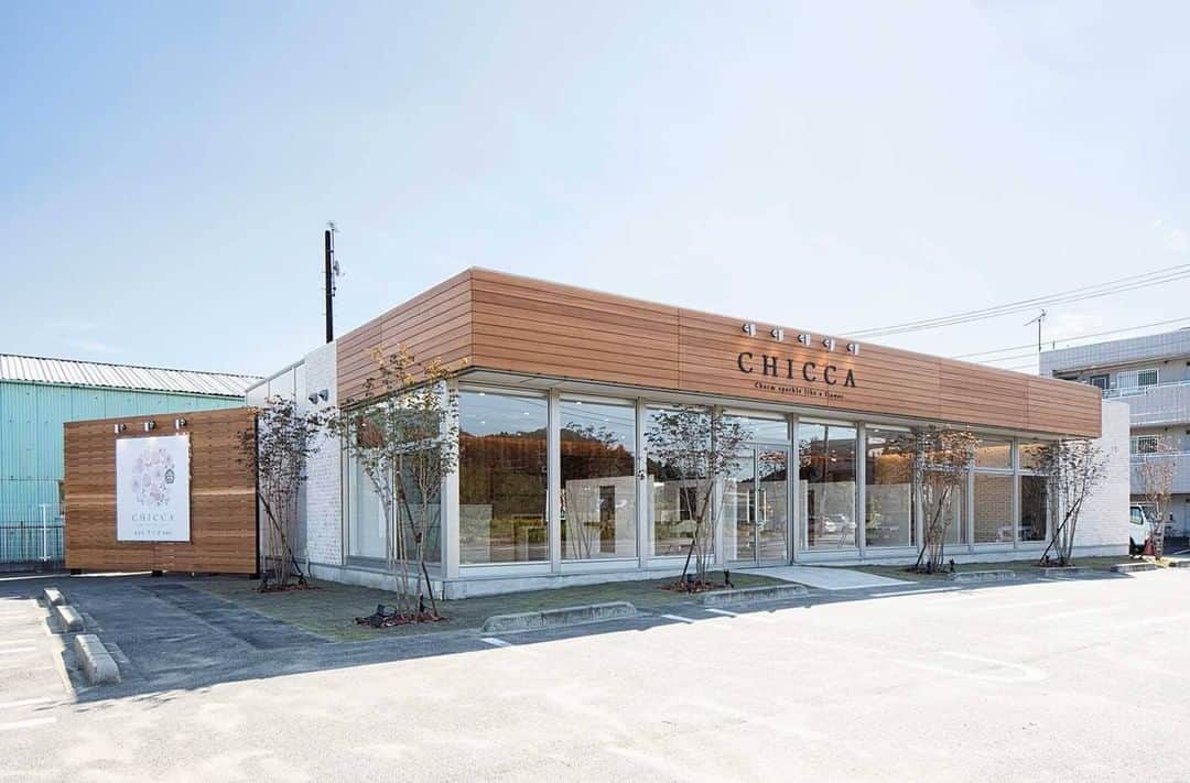 タカラベルモントのサロン施工事例さんのインスタグラム写真 - (タカラベルモントのサロン施工事例Instagram)「CHICCA 東金店（千葉県東金市) ＜設計施工＞タカラスペースデザイン株式会社 @tb.net_salondesign  #takarabelmont #タカラベルモント #takaraspacedesign #タカラスペースデザイン #salondesign #takara_salondesign #美容室 #美容室内装 #サロンインテリア #サロン #美容室設計 #美容室デザイン #CHICCA」2月18日 21時07分 - tb.net_salondesign