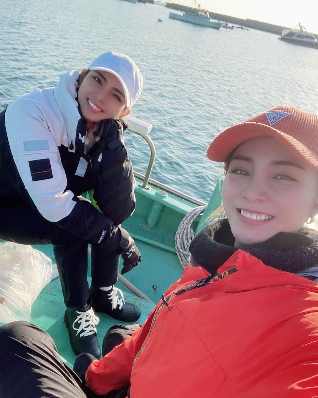利水翔のインスタグラム：「.  本日 2月18日（木）22:00〜﻿ @釣りビジョン📺﻿ ﻿ TSURI na KIBUN #10﻿ 今回はアオリイカ釣りです🎣🦑✨﻿ ﻿ 皆様楽しみにしていて下さいね✨﻿ ﻿ ﻿ ﻿ ﻿ ﻿ #enjoy #smile﻿ #ootd #happy﻿ #fishing #angler﻿ #fation #winter﻿ #冬 #釣り#ツリジョ﻿ #釣りビジョン #TSURInaKIBUN﻿ #コーディネート #撮影 ﻿ #釣りガール #利水つばさ﻿ #ファインダー越しの私の世界﻿ ﻿」
