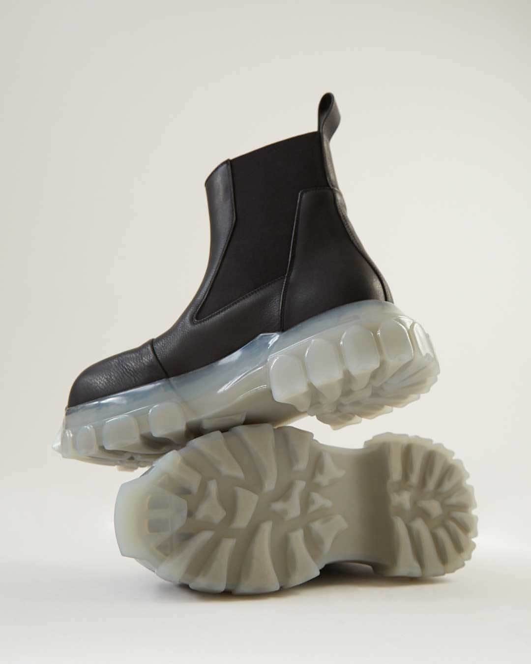 エルエヌシーシーのインスタグラム：「The Bozo Tractor Beetle Boots are Rick Owens' rebellious twist on the classic Chelsea boot silhouette.  Explore the latest footwear and accessories from Rick Owens online now. @rickowensonline」