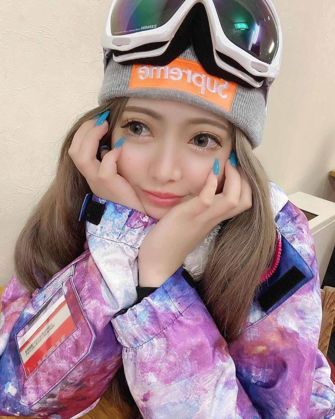 みらたむさんのインスタグラム写真 - (みらたむInstagram)「💋💋💋💋💋💋💋💋💋  2年ぶりのスノボ🏂  まあまあ滑れた☺️  やっぱり普通に滑るより リフト降りる方が怖い。 分かる人おる？🤣笑  #スノーボード #スノボー女子 #スノボウェア  #神立高原スキー場 #新潟」2月18日 21時13分 - mirai_07xx