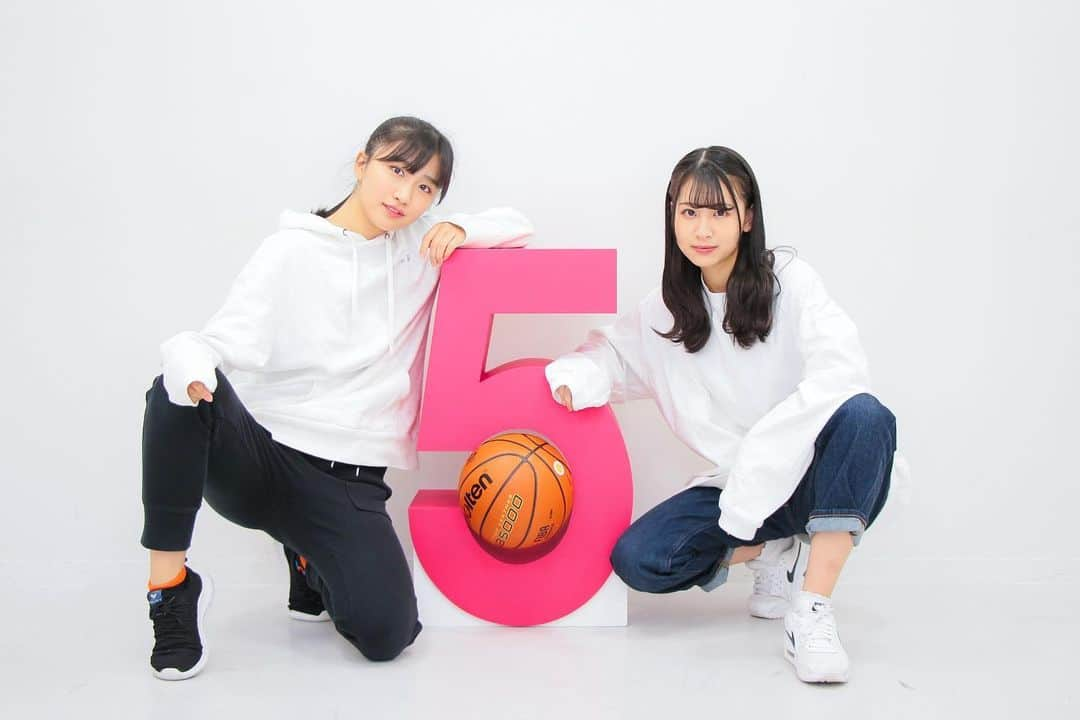 富永夢有のインスタグラム：「. 『5』可愛すぎでしょ。 . . #ngt48 #小見山沙空 #富永夢有 #5 #バスケットボール #followme #좋아요 #跟着我」