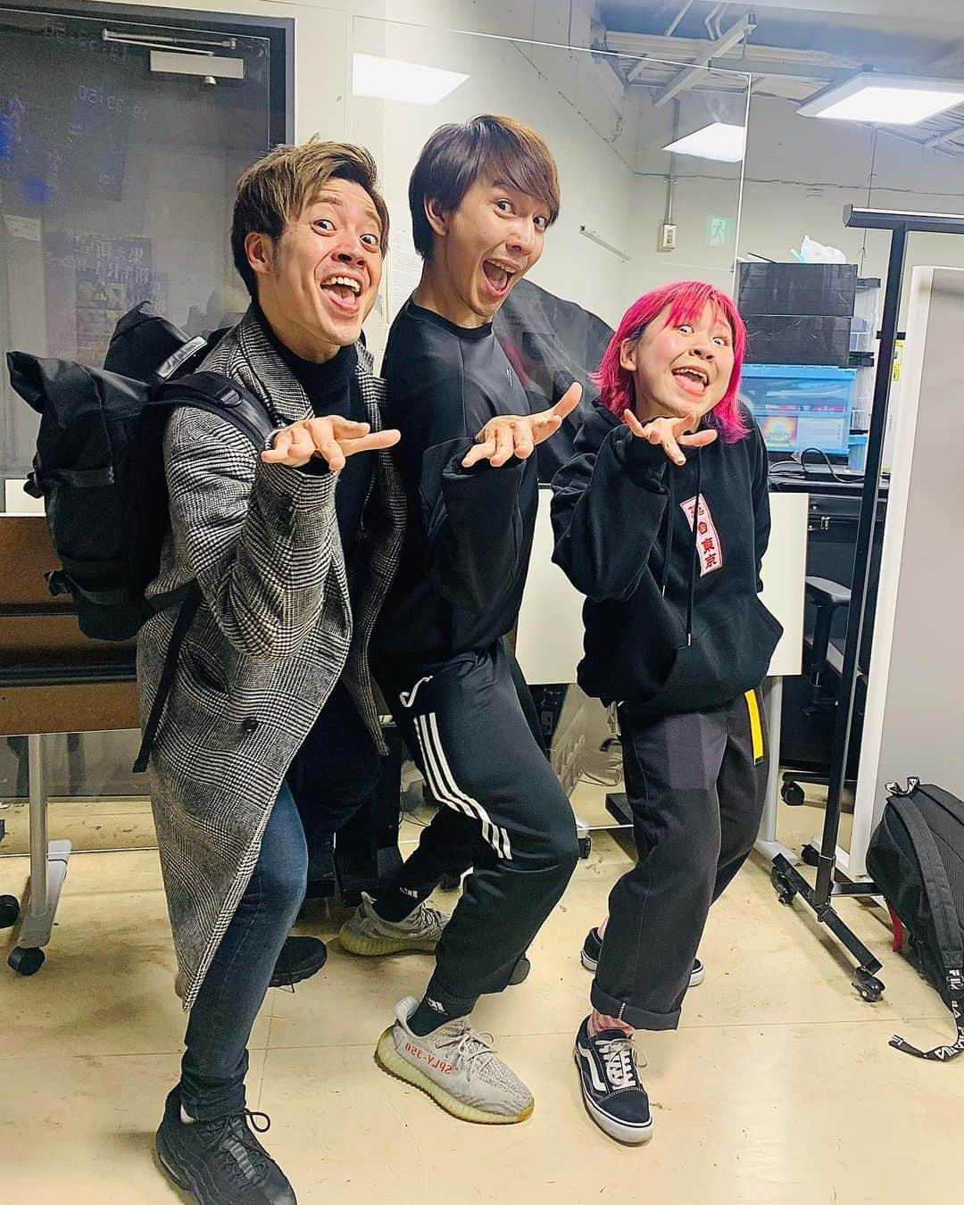 かわなみchoy?さんのインスタグラム写真 - (かわなみchoy?Instagram)「🤪 👋choy?👋What a photo?💥 🤪 今日スカイサーキットさんと 仕事一緒だった！！！ 松本さんもやっぱずっとFACEしてた😁 We are FACE family👨‍👨‍👧⭐️ (旧名:久保田一門🤣) 🤪 🤪 p.s結構前に撮ったphoto 🤪」2月18日 21時17分 - kawanamichoy0201