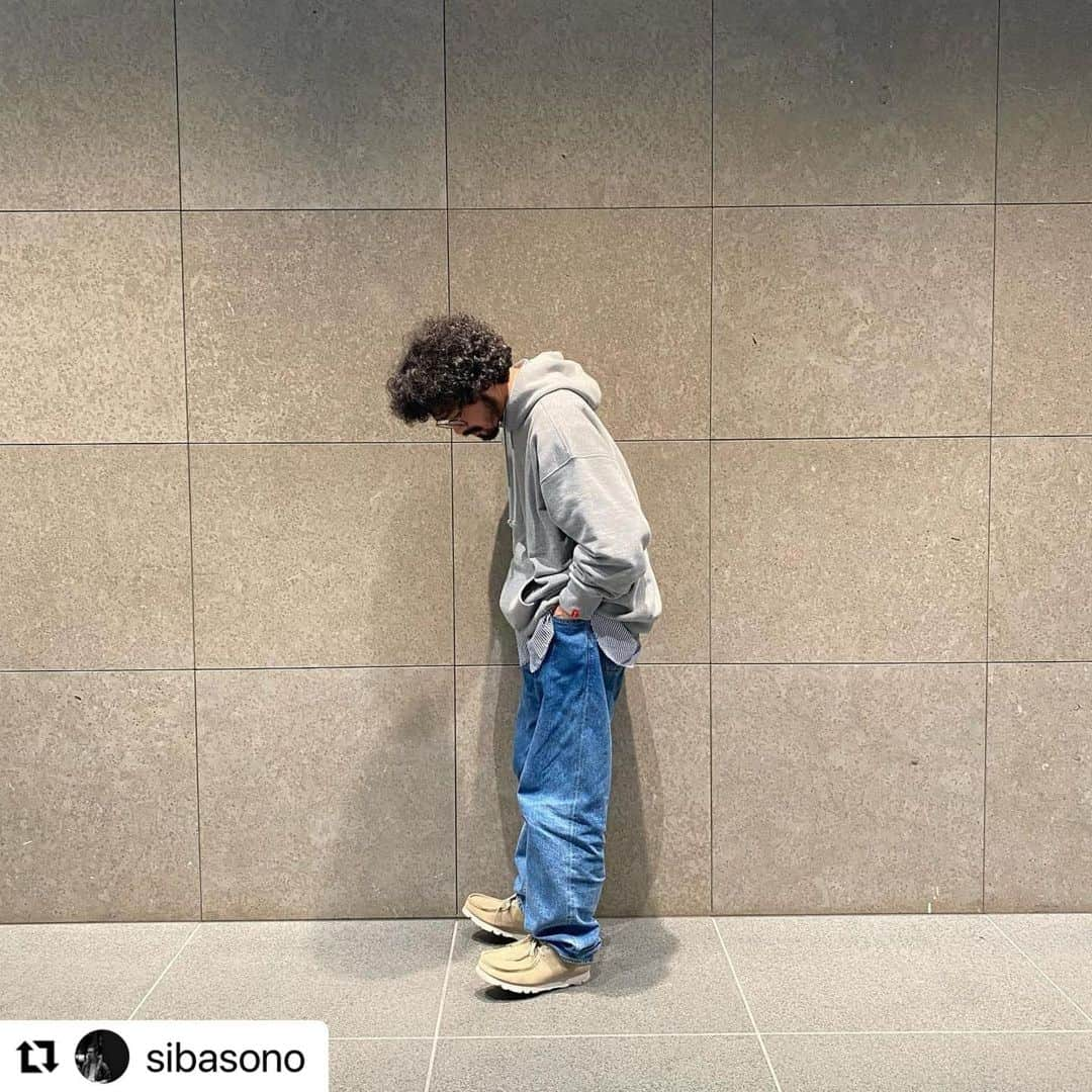 ループウィラーさんのインスタグラム写真 - (ループウィラーInstagram)「#Repost @sibasono with @make_repost ・・・ 好きな配色。  … 喉から手が出る程欲しい、ループウィラーを見付けちゃいました😊 また長いお付き合いになりますね。 …  #grey #blue #beige #white #鈴木さんと鈴木さんの #ループウィラー #シバかせて頂きました #loopwheeler #ループウィラー #tsuriami #tsuriamisweat  #tsuriamiki  #tsuriamimachine」2月18日 21時24分 - loopwheelerss