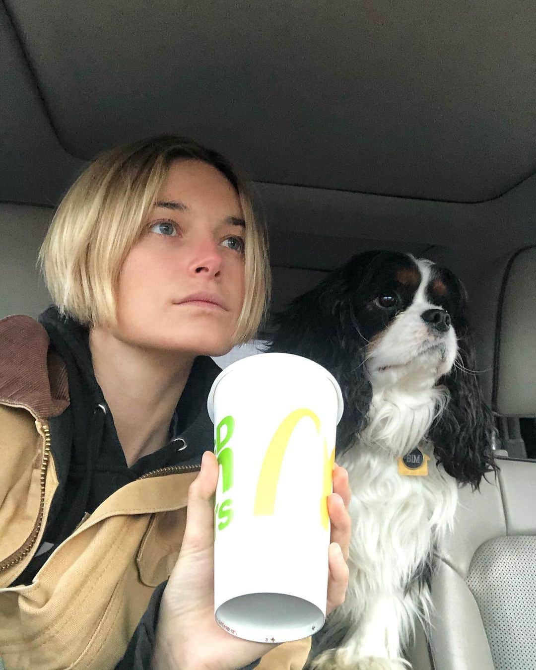 ブリジット・マルコムのインスタグラム：「And also; three snacks, two hearts, one dream. #yeswecancan」