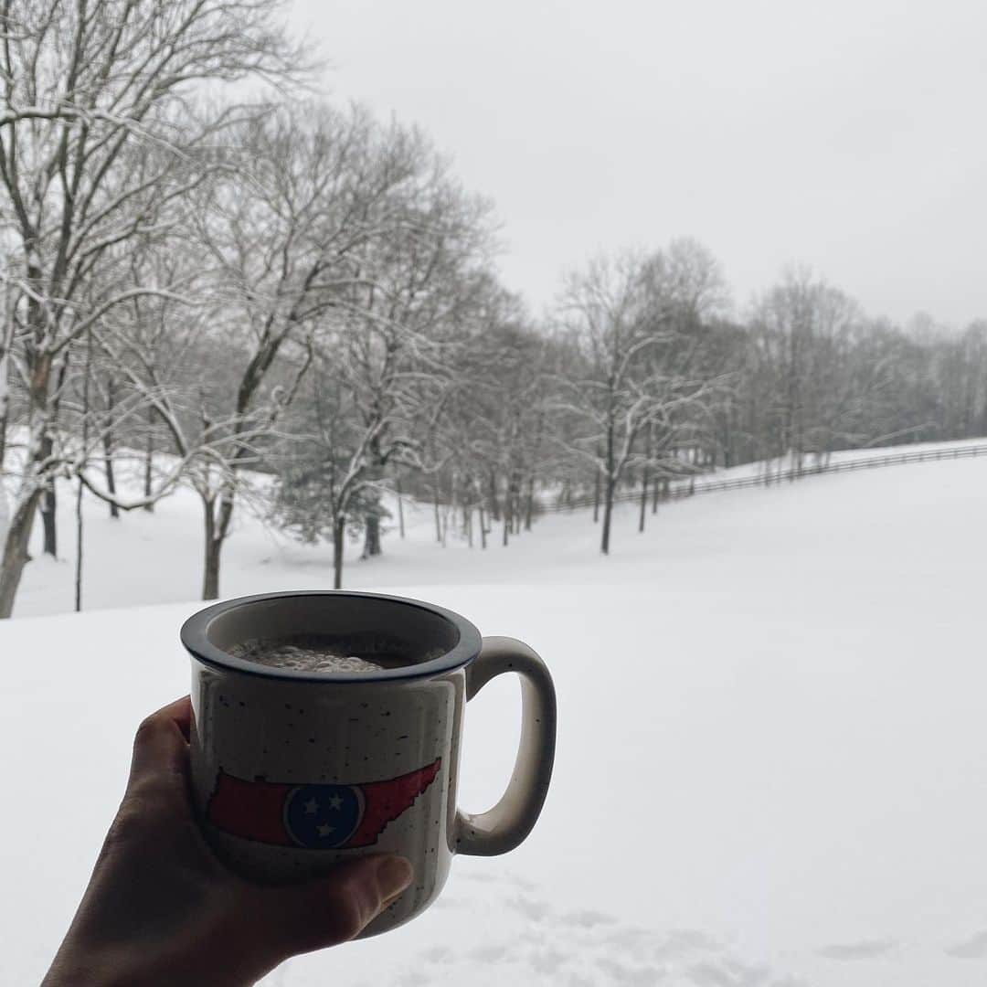クリスティン・カヴァラーリのインスタグラム：「Good morning beautiful TN ❄️ snow week continues!」