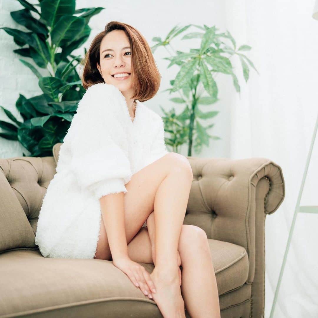 鮎河ナオミのインスタグラム：「「からだにいいこと」４月号 「セルライト流し」のページで効率的なマッサージ方法をご紹介させて頂きました🤗 是非チェックしてみてね❣️😉 . . . . . #からだにいいこと #セルライト #セルライト流し #むくみ解消 #美脚 #アンチエイジングサロン青山」