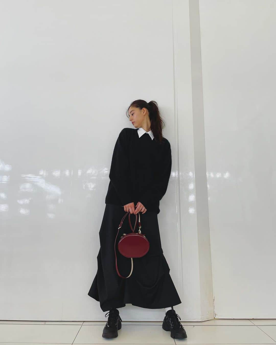 新木優子さんのインスタグラム写真 - (新木優子Instagram)「私服 coat : @perverze_official  shirts : @amerivintage  knit : @norc.jp by_the_line skirt : @amerivintage  shoes : @dior  bag : @cafune.official   #撮影の時だけマスク外しています🙇🏻‍♀️✨」2月18日 21時37分 - yuuuuukko_