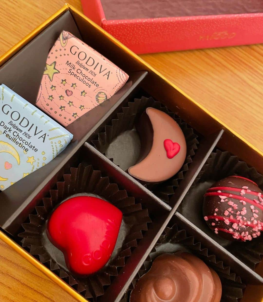 中野みやびさんのインスタグラム写真 - (中野みやびInstagram)「GODIVA  #godiva #chocolate #ちょこ #チョコレート #ゴディバ #pink #ピンク #かわいい #cute #dessert #sweets #まま #ありがとう #中野みやび #みやび」2月18日 21時31分 - n_miyabi0123