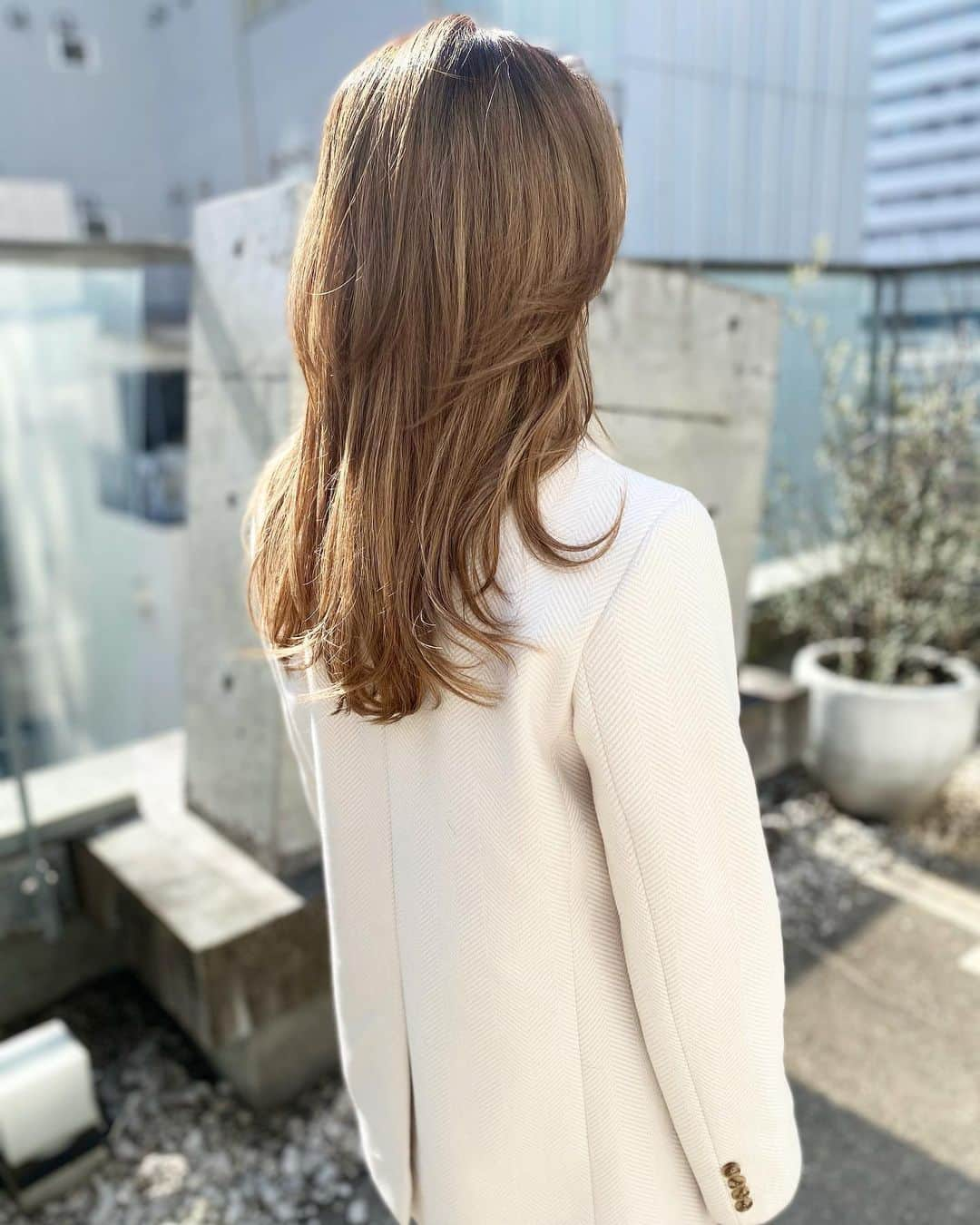 谷口紗耶香さんのインスタグラム写真 - (谷口紗耶香Instagram)「new hair 🌿  headSPA treatmentして頂いて　ツヤツヤに♡ エクステしてるようには見えないcutも 流石なの👏🏼 → @wa_ac / @careumeda ・ #ootd jk & boots ... @acym_official  denim ... @mine_denim」2月18日 21時34分 - saayaamam