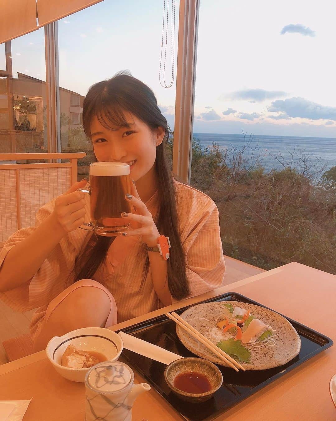 谷かえさんのインスタグラム写真 - (谷かえInstagram)「昨日は日帰りで温泉♨️  海と山と風と🥶寒かったけど気持ちよかった〜  軽で風煽られながら運転して腕が痛いです笑  皆も気晴らし作って頑張ろうね〜✌️」2月18日 21時35分 - tani_kae