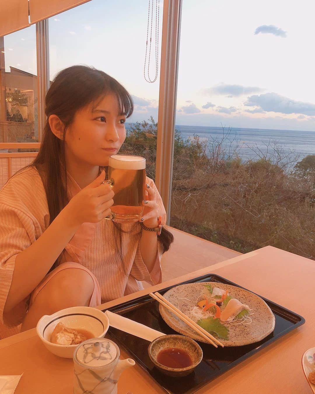 谷かえさんのインスタグラム写真 - (谷かえInstagram)「昨日は日帰りで温泉♨️  海と山と風と🥶寒かったけど気持ちよかった〜  軽で風煽られながら運転して腕が痛いです笑  皆も気晴らし作って頑張ろうね〜✌️」2月18日 21時35分 - tani_kae