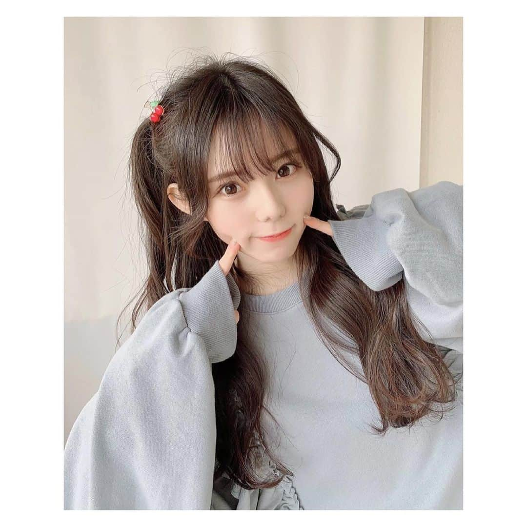 大森莉緒さんのインスタグラム写真 - (大森莉緒Instagram)「・ ・ ぷに🍒 ・ ・ 明日22時〜のギルドバトル後SHOWROOMやります😊✨ ・ ぜひ遊びに来てね〜〜(^^)♡ ・ ・ #大森莉緒 #おーりお #おりおんず #さくらんぼ #クリップ #クリップアレンジ #トレーナー #instagood #instapic #instaphoto #good #cherry #좋아요 #셀카 #셀카그램 #추억 #먹스타그램」2月18日 21時42分 - rio.ohmori