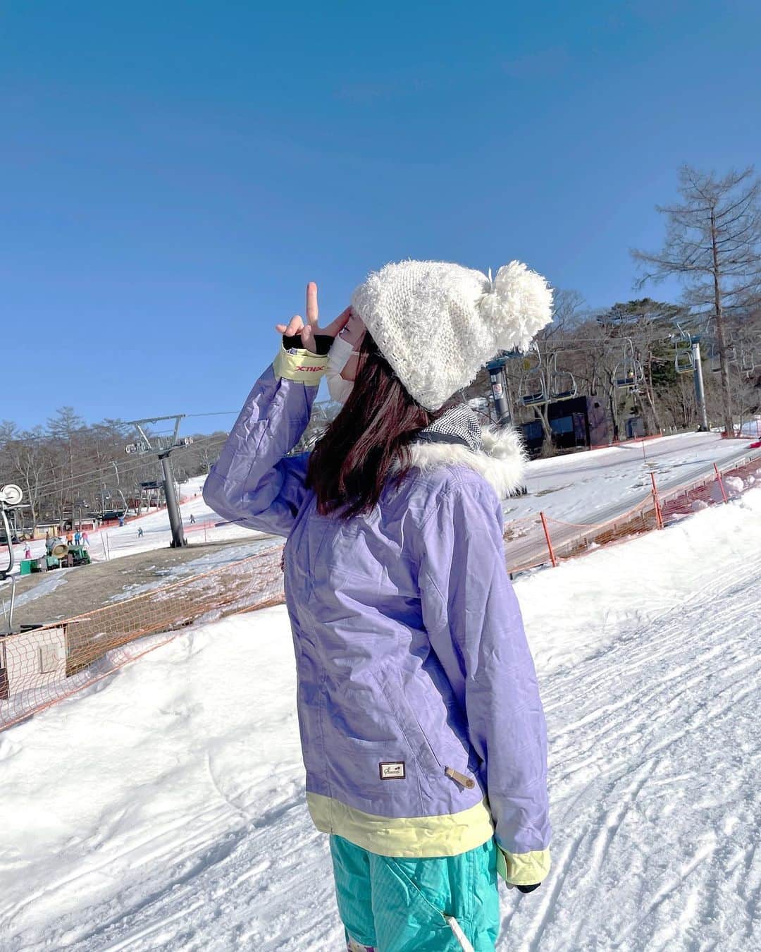 sakiさんのインスタグラム写真 - (sakiInstagram)「またスノボしたい⛄️ とか思いながら買い物してる時間が圧倒的に長かった笑 . . #スノボ #スノボー #スノボウェア #スキーウェア #スキー場 #ボード #ウィンタースポーツ #軽井沢 #軽井沢旅行 #子連れ旅行 #子連れ旅」2月18日 21時44分 - saki_0806