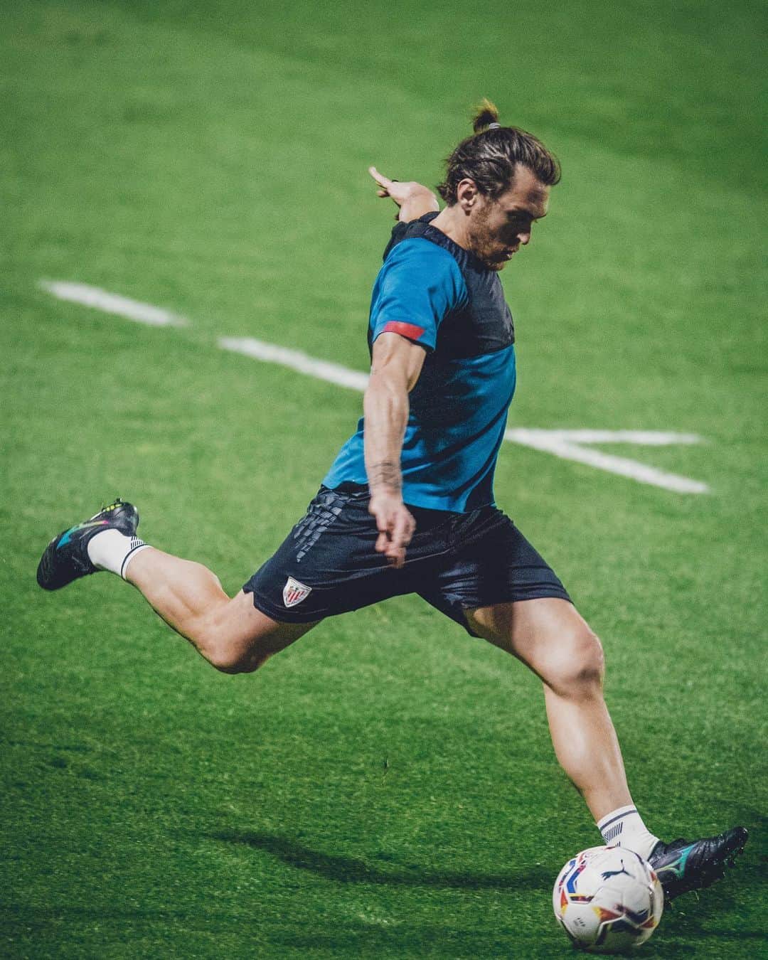 イバイ・ゴメスのインスタグラム：「Insistir, persistir y nunca desistir. ¡Alegría! 😀」
