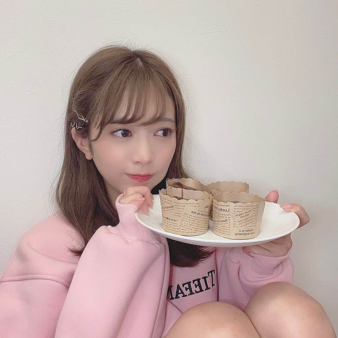井上真由子のインスタグラム：「失敗たくさんしたけど、ガトーショコラ作ったの🍫🤎 #ガトーショコラ #バレンタイン #valentine #chocolate #スイーツ #love #粉我 #fff #좋아요」