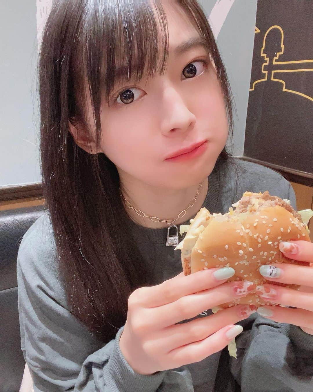 藤田いろはさんのインスタグラム写真 - (藤田いろはInstagram)「ŧ‹"ŧ‹"(●´ㅂ`●)ŧ‹"ŧ‹"﻿ ﻿ ﻿ ﻿ ﻿ ﻿ ﻿ ﻿ ﻿ ﻿ ﻿ ﻿ ﻿ ﻿ ﻿ ﻿ ‪#藤田いろは#グラビア#gravure #japanesegirl #レースクイーン#tokyo  #l4l #aziangirl  #ビジョビ  #뷰티스타그램  #cosplay #黒髪ロング#팔로우#소통해요#셀스타그램#モデル #model #그라비아 #日本的 #ootd #マック #もぐもぐ #彼女感 #彼女とデートなうに使っていいよ　#🍔❤️」2月18日 21時49分 - irohairo1151