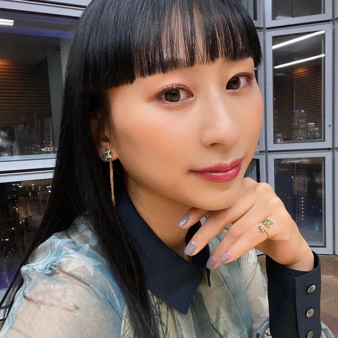 山口りさのインスタグラム：「まいちゃん♡  @asadamai717   今季のイチオシ　@threecosmetics のピンク 似合う😍😍😍」