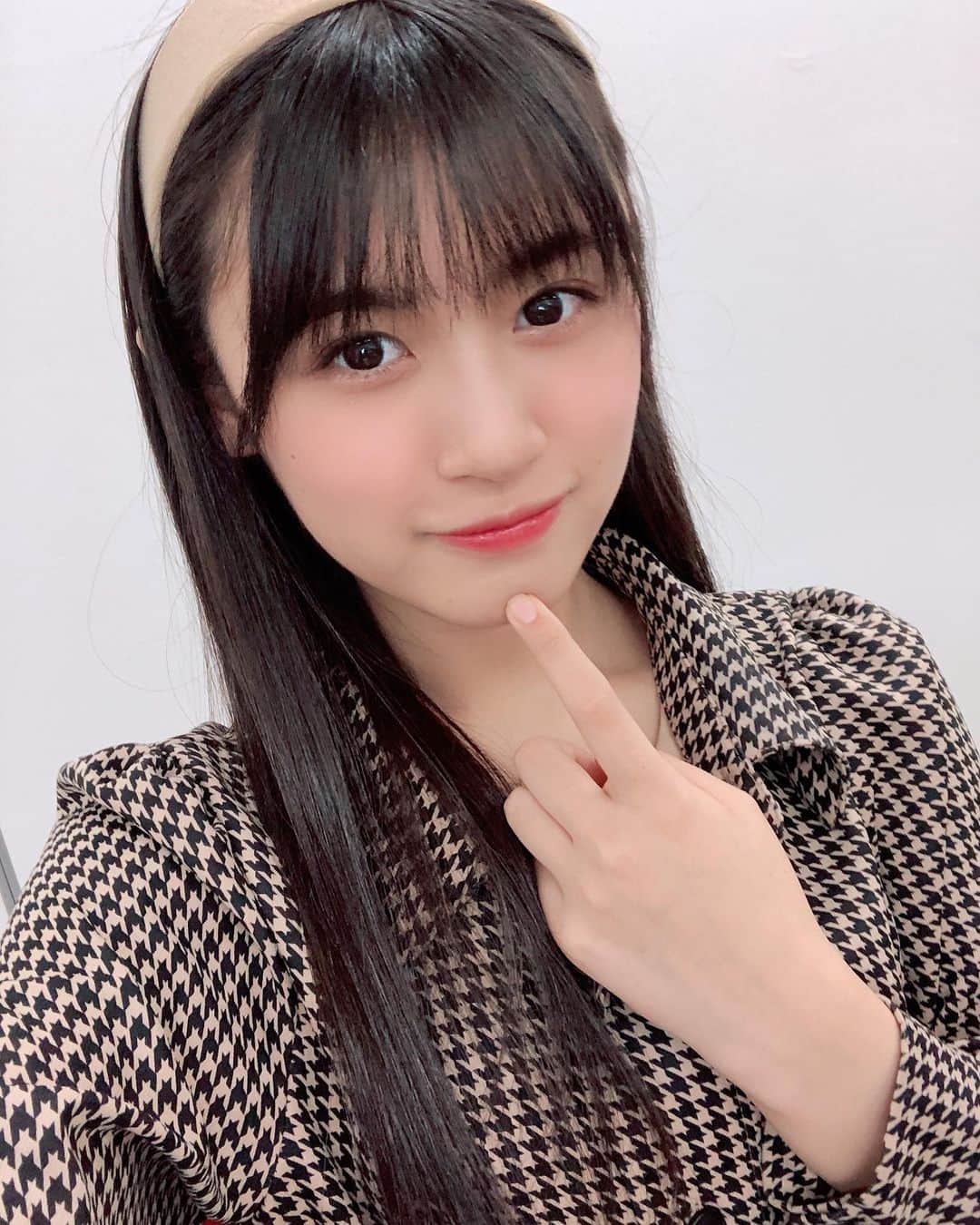 中川美音のインスタグラム：「ずっとイイネだけ押してるけど イヤイヤ押してるんじゃなくて 既読って意味だからね！？  投稿してから時間経ってるやつは 既読できてないのもあるのは ご了承ください  インスタでリプ返とかしたいなと思ったのでします！ 質問じゃなくてもいいよ！ 既読はします レッツゴー！ コメントお待ちしております！」