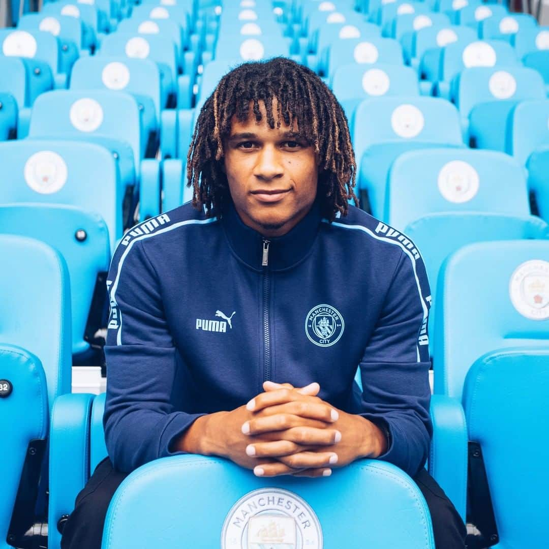 マンチェスター・シティFCさんのインスタグラム写真 - (マンチェスター・シティFCInstagram)「Happy Birthday, @nathanake! 🥳💙 #mancity」2月18日 21時54分 - mancity