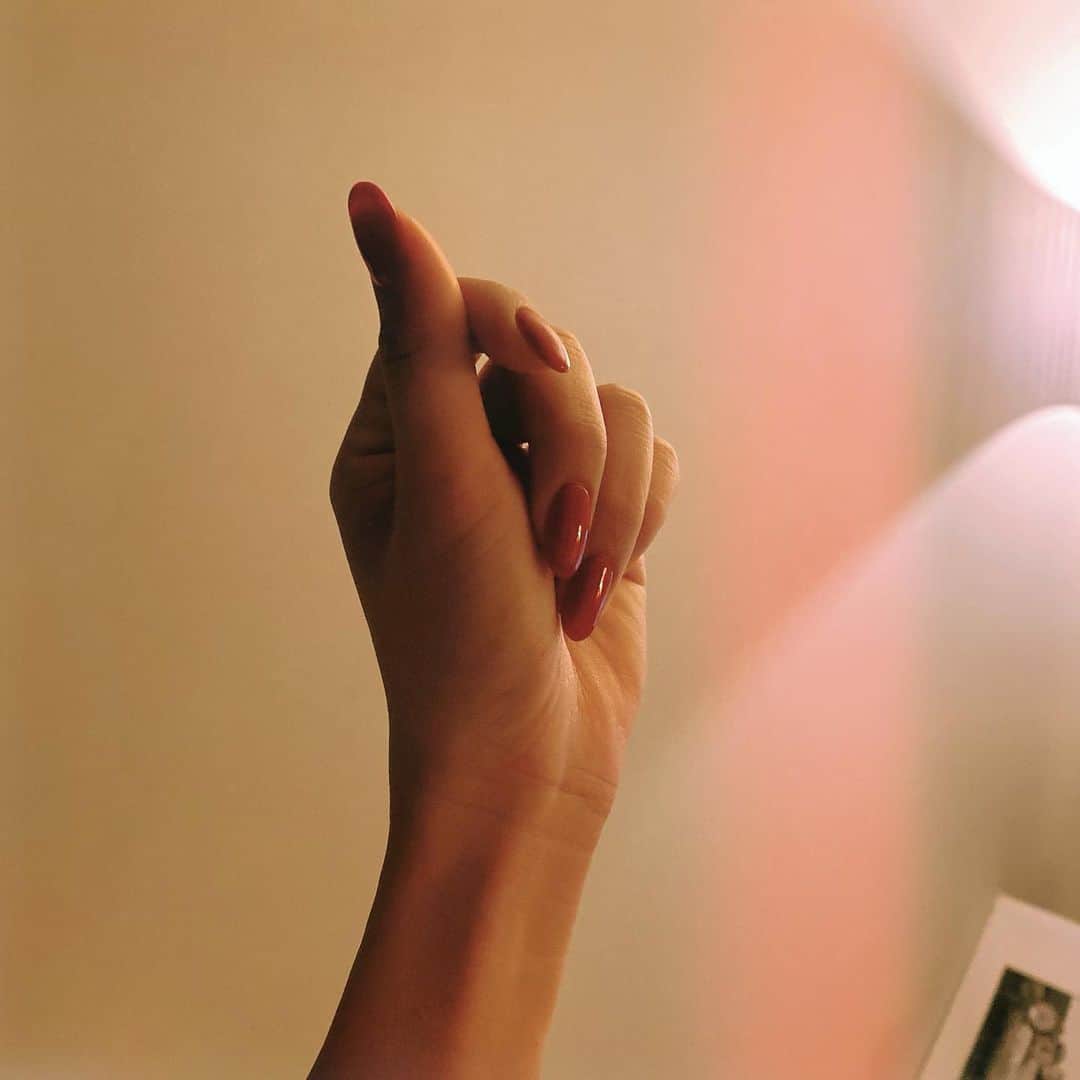 皇咲あゆさんのインスタグラム写真 - (皇咲あゆInstagram)「、 Red 🥀 #nails」2月18日 22時04分 - sally.0970