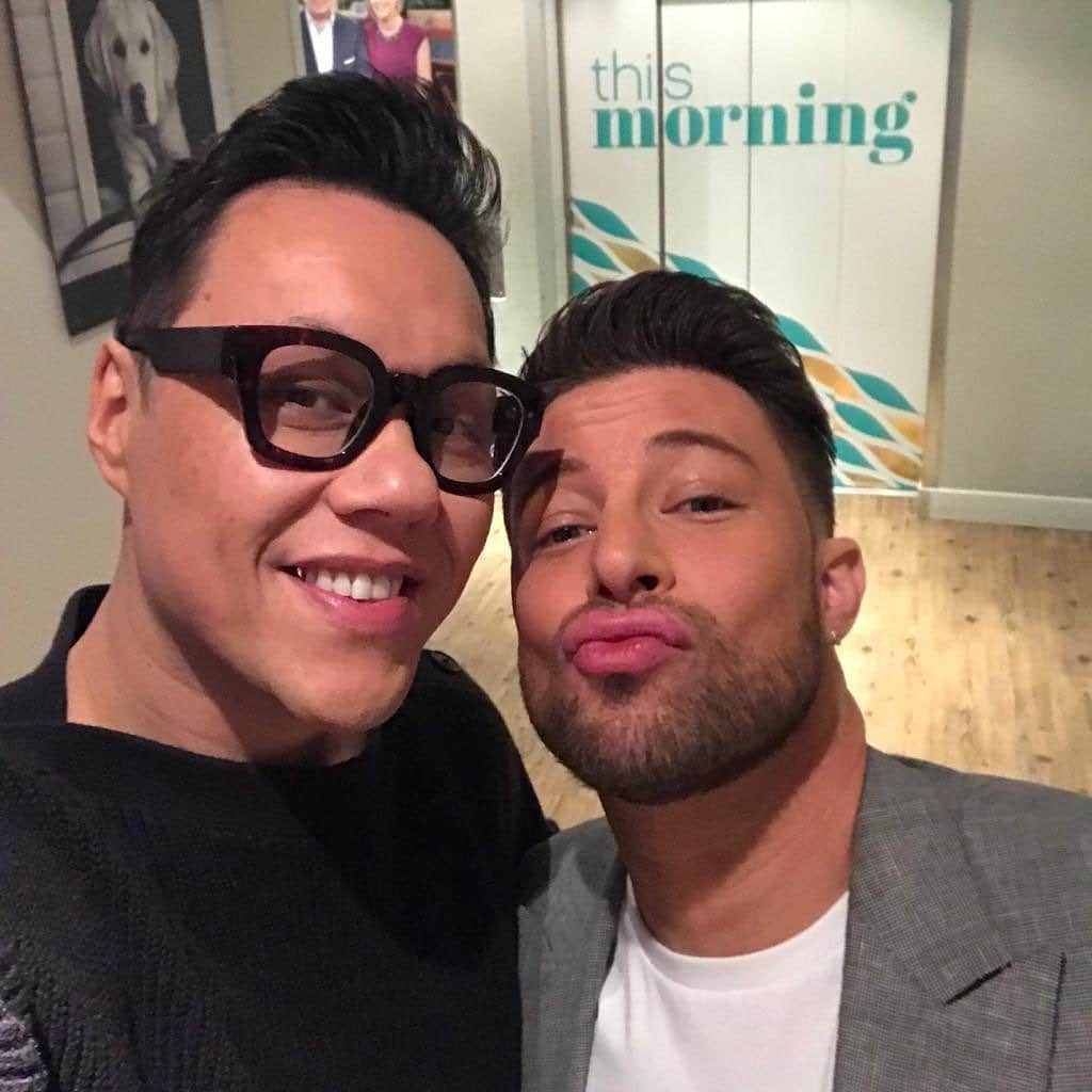 ダンカン・ジェイムスさんのインスタグラム写真 - (ダンカン・ジェイムスInstagram)「Throw back Thursday with this lovely human @therealgokwan ! Miss u and can’t wait to for this to all be over so I can give u a hug and eat dimsum ! 😋 #tbt」2月18日 21時58分 - mrduncanjames