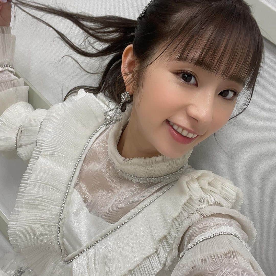 のインスタグラム：「今日はprediaさん収録してまいりた^ ^はやくみてほしいーな😊 そのあとはjapan in motionでのリモート収録✨いつも顔あわすとわちゃわちゃするこのJIMメンバーもだいすきなのです😁  今夜も放送あるからぜひみてください😃 なんとーーーー今夜は占い会😁✌️ テレビをみて同じ線があるかないかもわかりやすく見てもらえるとおもうからぜひぜひ、自分の手相とくらべながらみてください☝️😃」