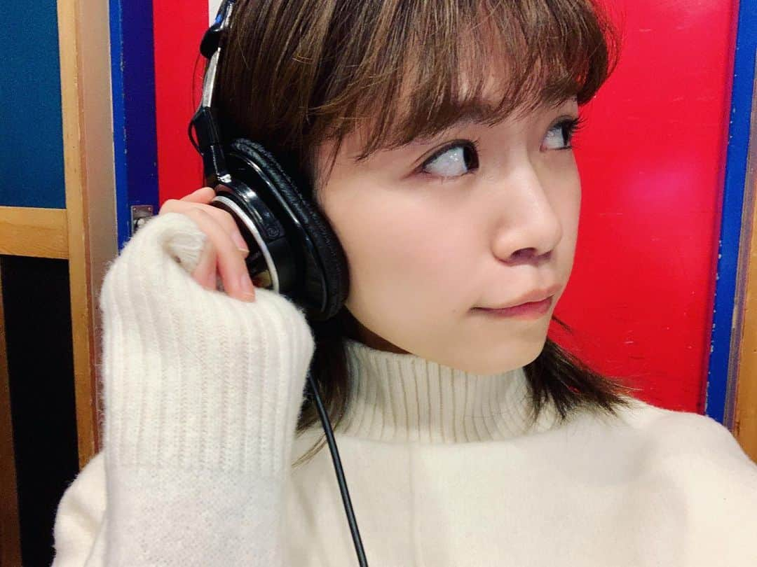 菜乃花さんのインスタグラム写真 - (菜乃花Instagram)「🎧.🎧.🎧  今日もこっちを見てくれないなのかさんです。  本日はラジオ収録。  今月のお便りのテーマは バレンタインと受験の思い出。  皆さんの思い出話、 楽しく読ませて頂きました☺️  配信は2/21の日曜日です。 お楽しみに。✨」2月18日 21時59分 - nanoka0707