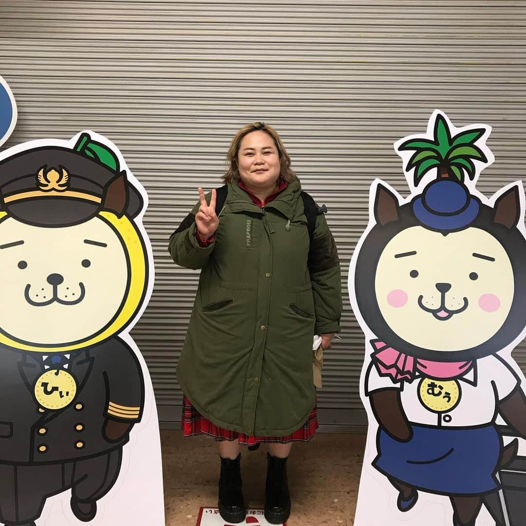 おかずクラブのインスタグラム：「おはようございます😃 オカリナです！  この間仕事で宮崎に行ったよ！ 宮崎は私の実家とゆいPのばーちゃんちがあるよ！  ひいとゆいPとむう。  かあは次の写真にいますよ。  ゆいP、この時もまだ腫れてるね。顔」