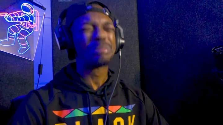 Reggie COUZのインスタグラム：「Music Monday ! Was lit 🔥🤯🤯.. @musicmakerjesse went crazy with this one ⚡️ if you missed it, then you need to get with the program」