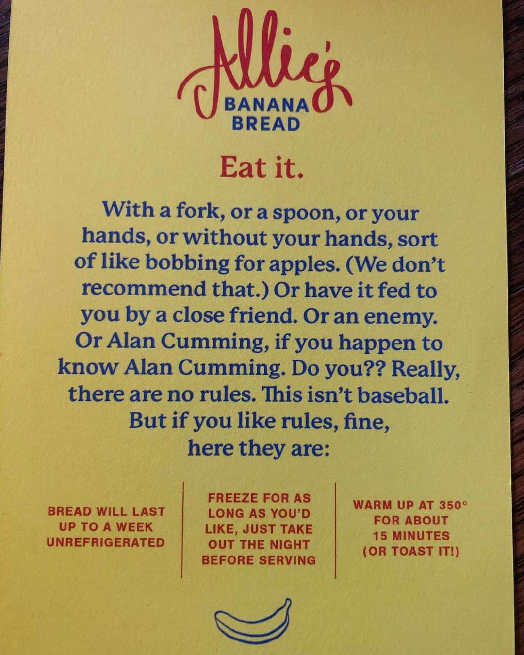 アラン・カミングさんのインスタグラム写真 - (アラン・カミングInstagram)「It’s not every day you find yourself part of the instructions for eating a banana bread! And such a delicious vegan one at that! Thank you @alliesbananabread for the honour and the taste sensation!」2月19日 7時34分 - alancummingreally