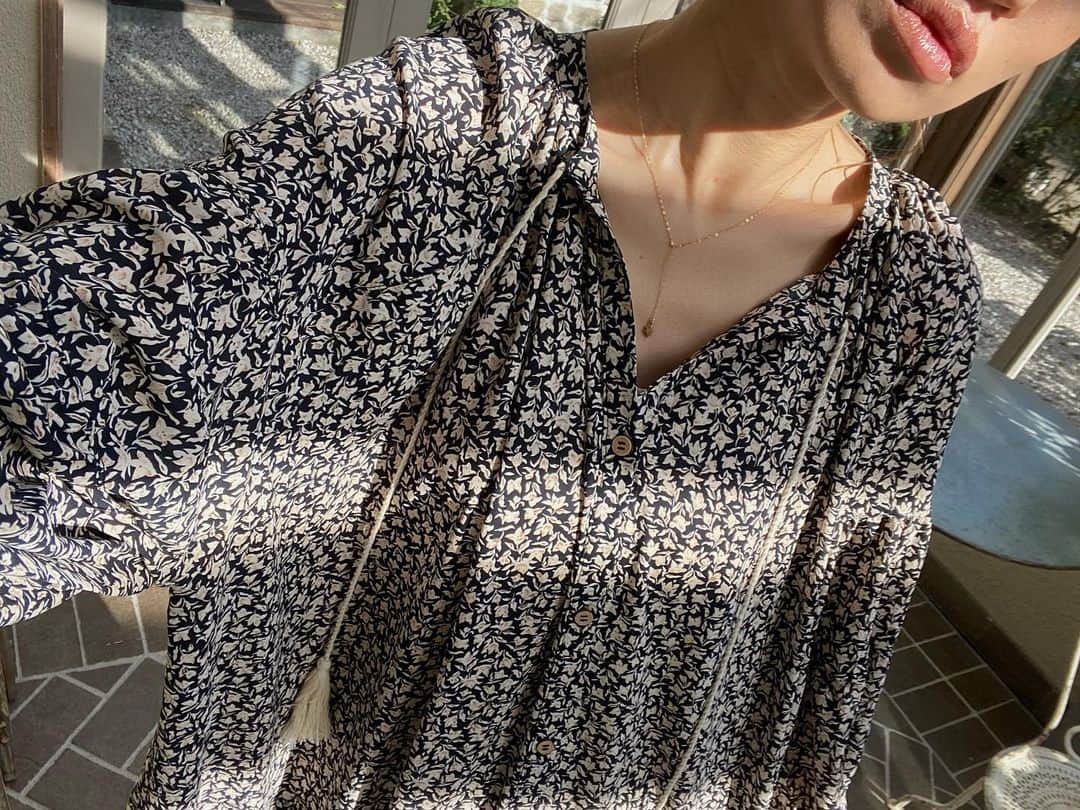 eiko kagamiのインスタグラム：「. 𝘎𝘰𝘰𝘥 𝘮𝘰𝘳𝘯𝘪𝘯𝘨🌤 . もう金曜日！ 今日も一日を大切に頑張ろう😆✊ 週末はまた一気に暖かくなりそうで嬉しい♡ . . . . . #ワンピース #これで過ごせる暖かさ #待ち遠しい🌸」