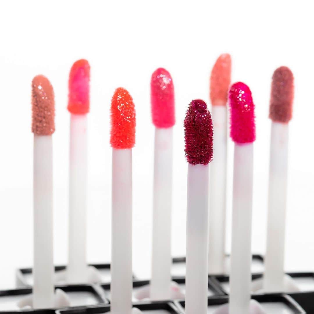 Motives Cosmeticsのインスタグラム：「Stand tall and shine bright in our Liquid Lip Glazes✨Tap the image to explore the stunning shades we have in store for you🖤」