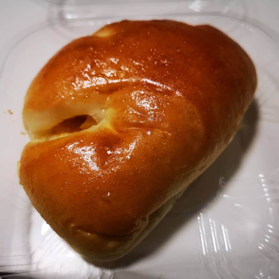 なだぎ武さんのインスタグラム写真 - (なだぎ武Instagram)「あんぱん くりーむぱん 旨いなー #パンのある暮らし  #あんぱん  #クリームパン」2月19日 7時59分 - nadagigigi