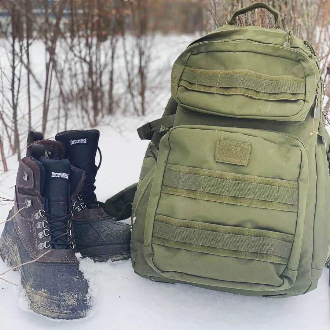 ロスコのインスタグラム：「Snow ❄️ worries! Stay prepared for any weather with Rothco gear. #rothco #2295 #5459」